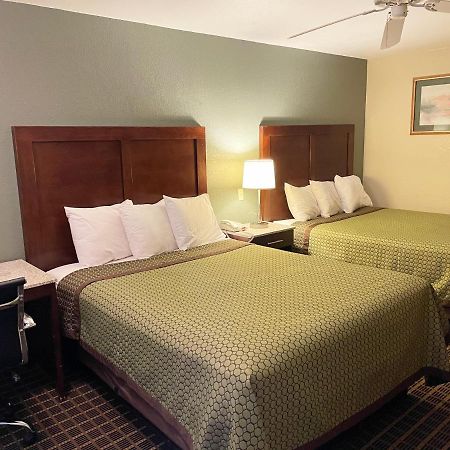 Great Western Inn & Suites Карлсбад Екстериор снимка