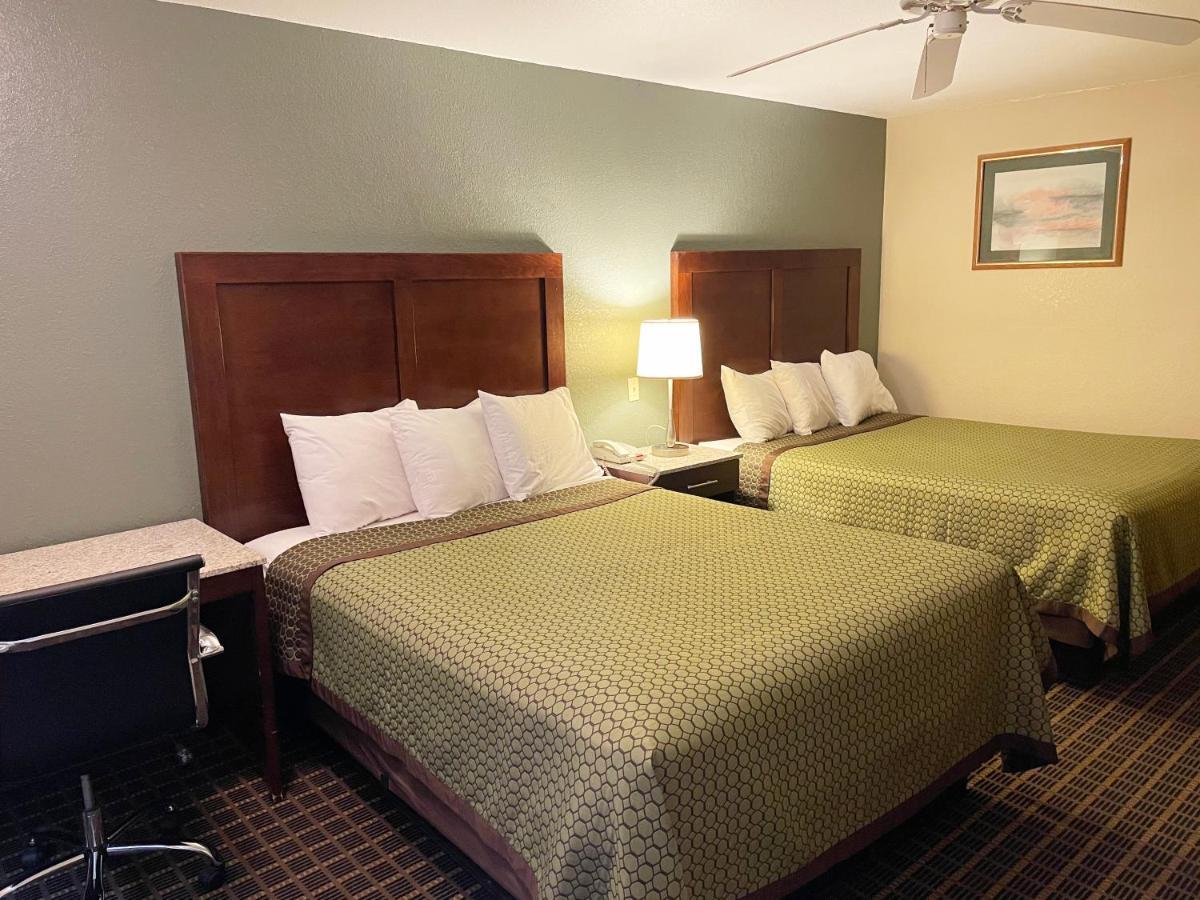 Great Western Inn & Suites Карлсбад Екстериор снимка