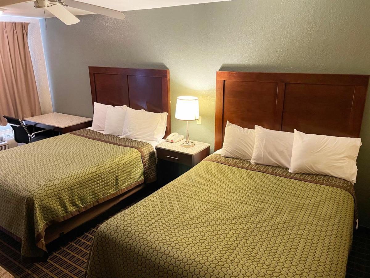 Great Western Inn & Suites Карлсбад Екстериор снимка