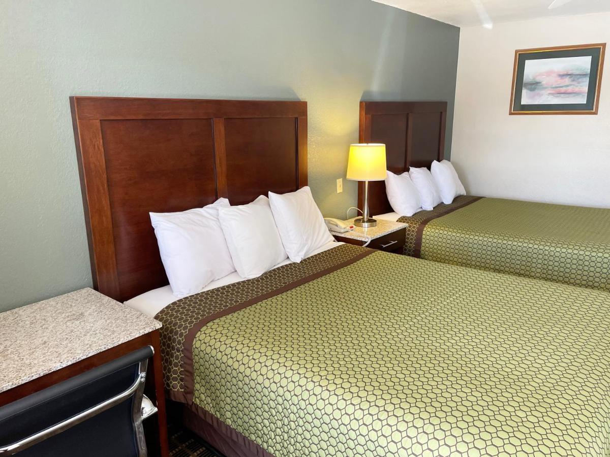 Great Western Inn & Suites Карлсбад Екстериор снимка