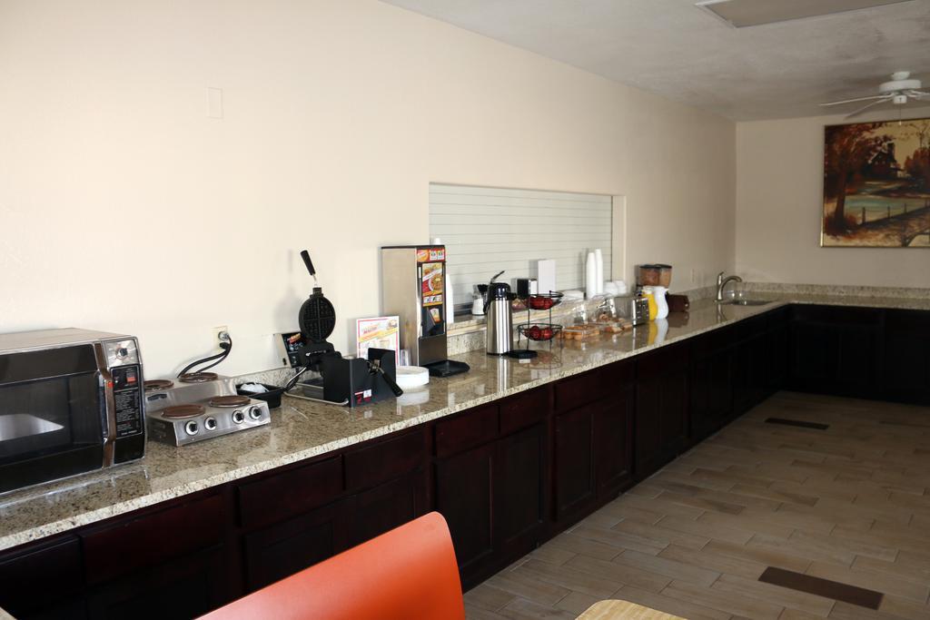Great Western Inn & Suites Карлсбад Екстериор снимка