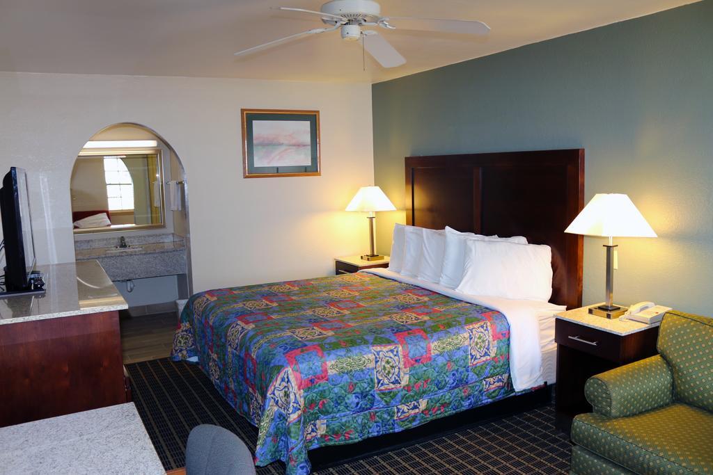 Great Western Inn & Suites Карлсбад Екстериор снимка